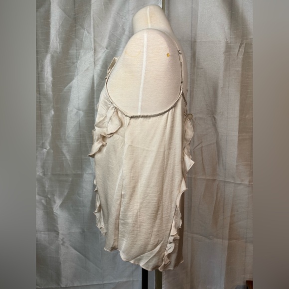 Easel Cream Ruffled Tank top - Picture 4 of 9
